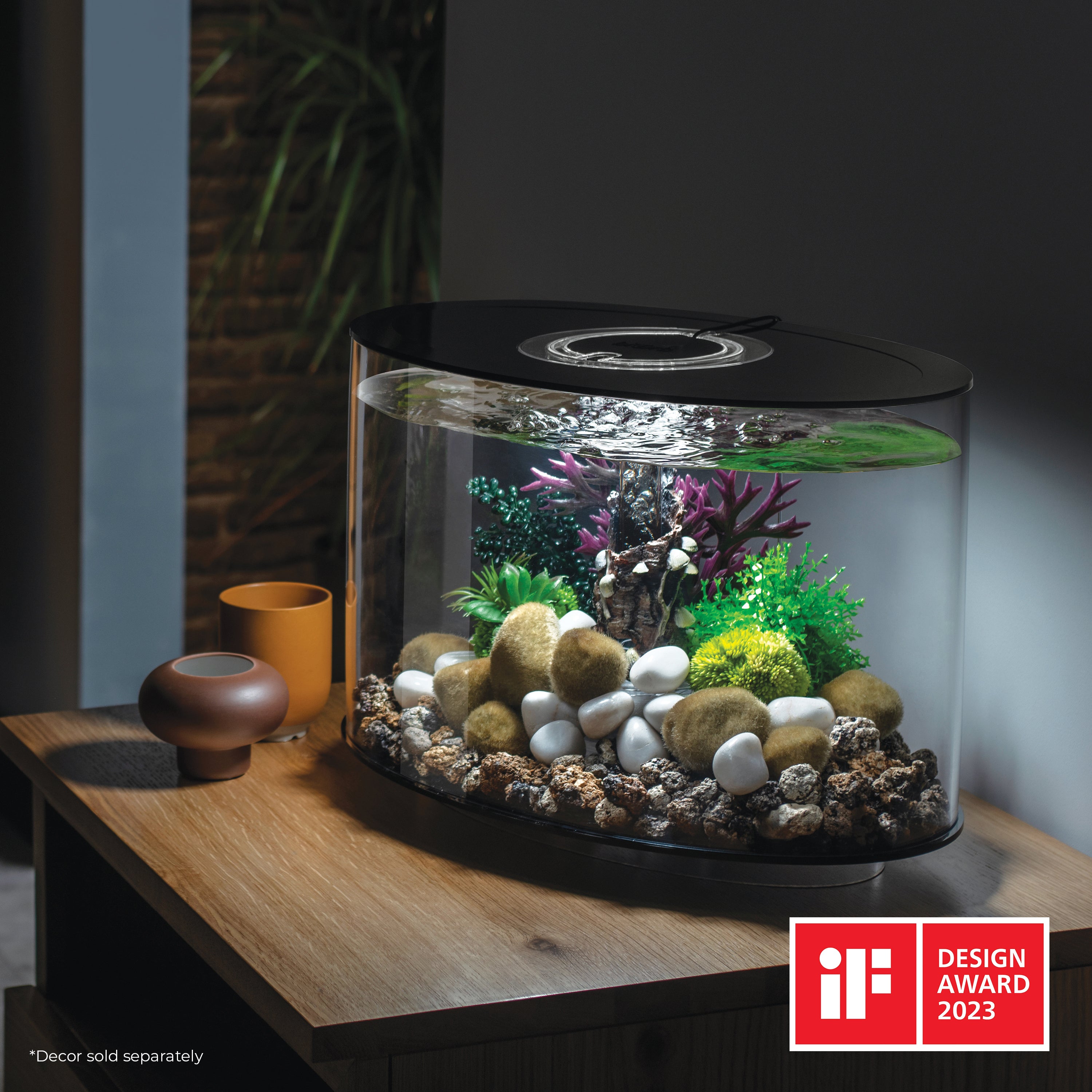 Get inspiration for your aquarium LOOP 15 Aquarium with Standard Light - 4 gallon available in black