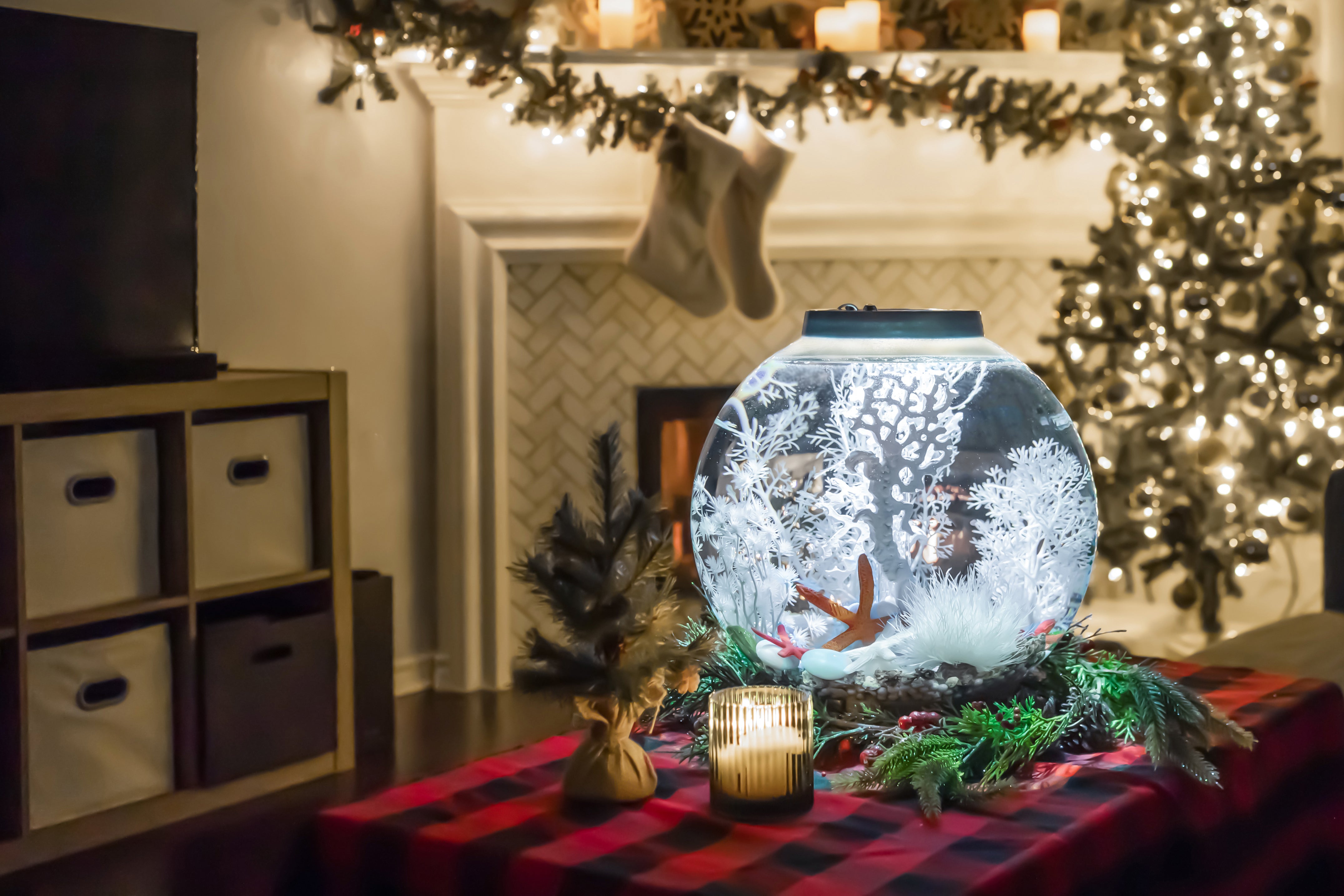 Holiday Harmony CLASSIC aquarium with decorations on a table in a living room.
