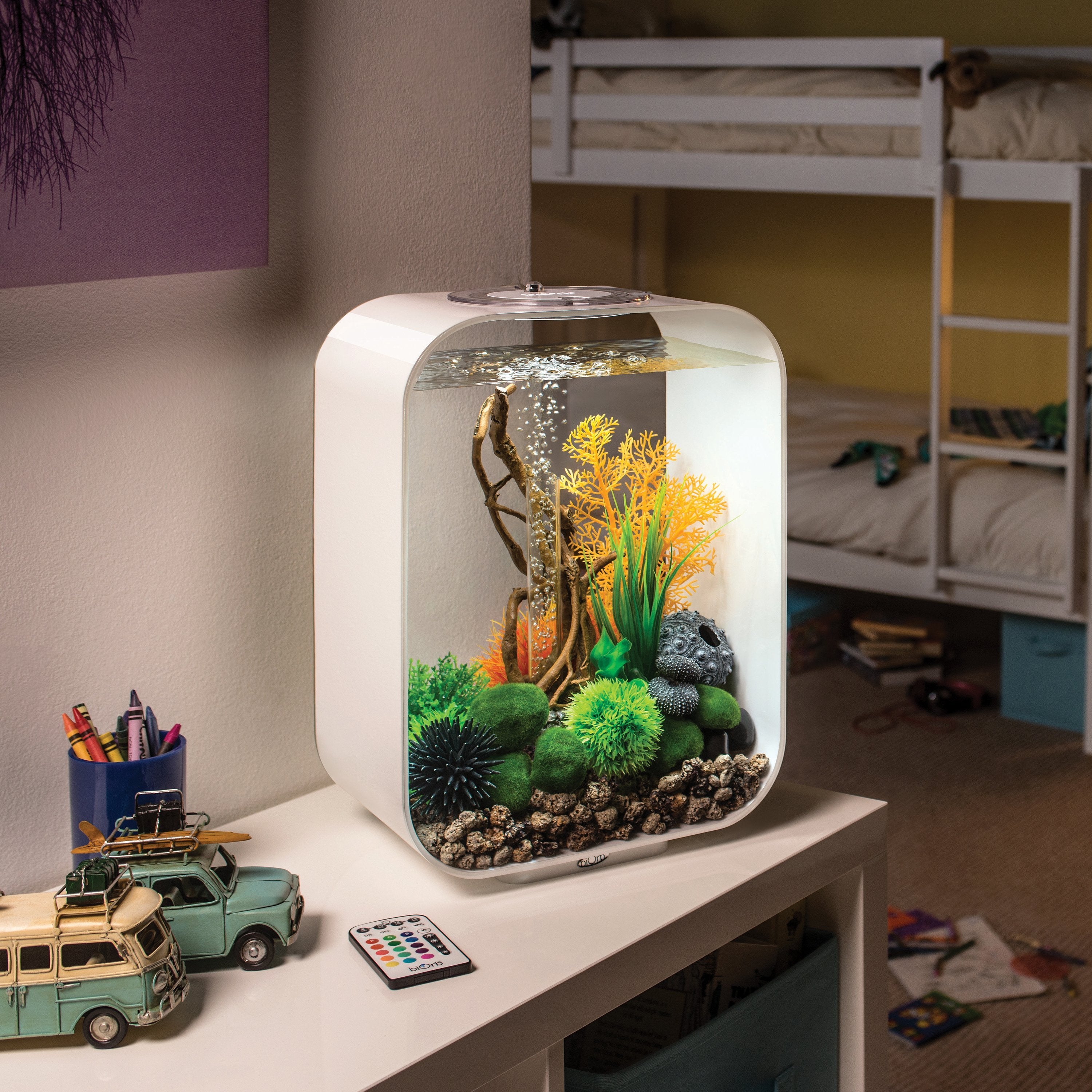 Get inspiration for your aquarium design by using the biOrb LIFE 15 Aquarium